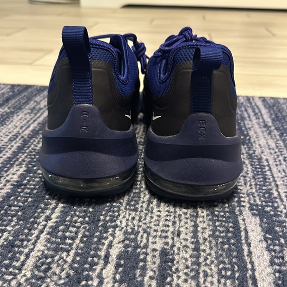 NEVER WORN - Nike Air Max Axis - Picture 4 of 7